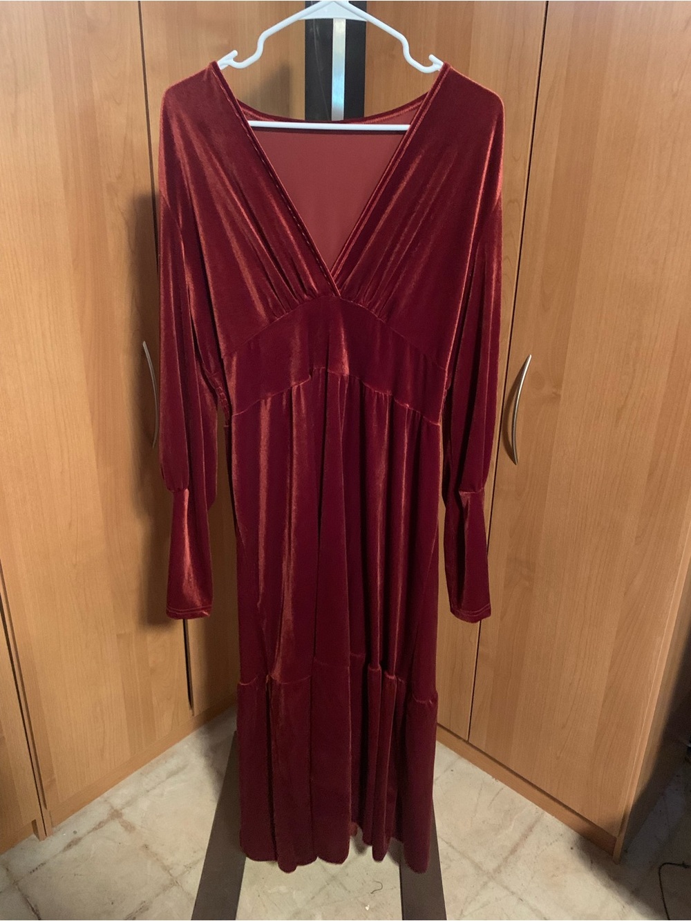 Women's Deep Rust Velvet V‑Neck Maxi Dress